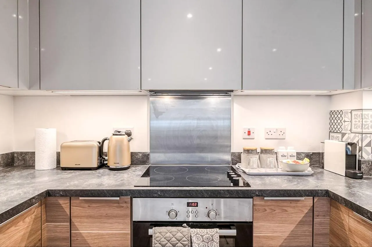Modern Surrey Quays Flat Apartment London United Kingdom